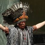 Nilson Tuwe Huni KuÄ©, lÃ­der indÃ­gena de la Amazonia brasileÃ±a, durante su intervenciÃ³n en un evento mundial sobre paz y diversidad religiosa en la sede de las Naciones Unidas de Nueva York, en febrero de 2013. rn rn